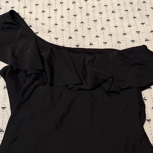 Black one shoulder bathing suit top - Picture 2 of 3